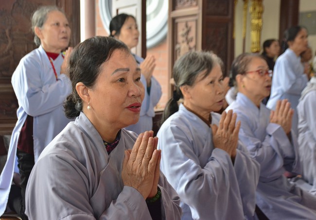 The Eight Precept Retreat  at Tay Khanh pagoda, Thai Binh